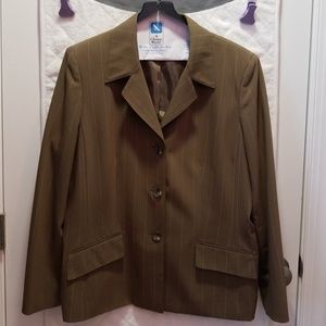 Le Suit pant suit. Size 16